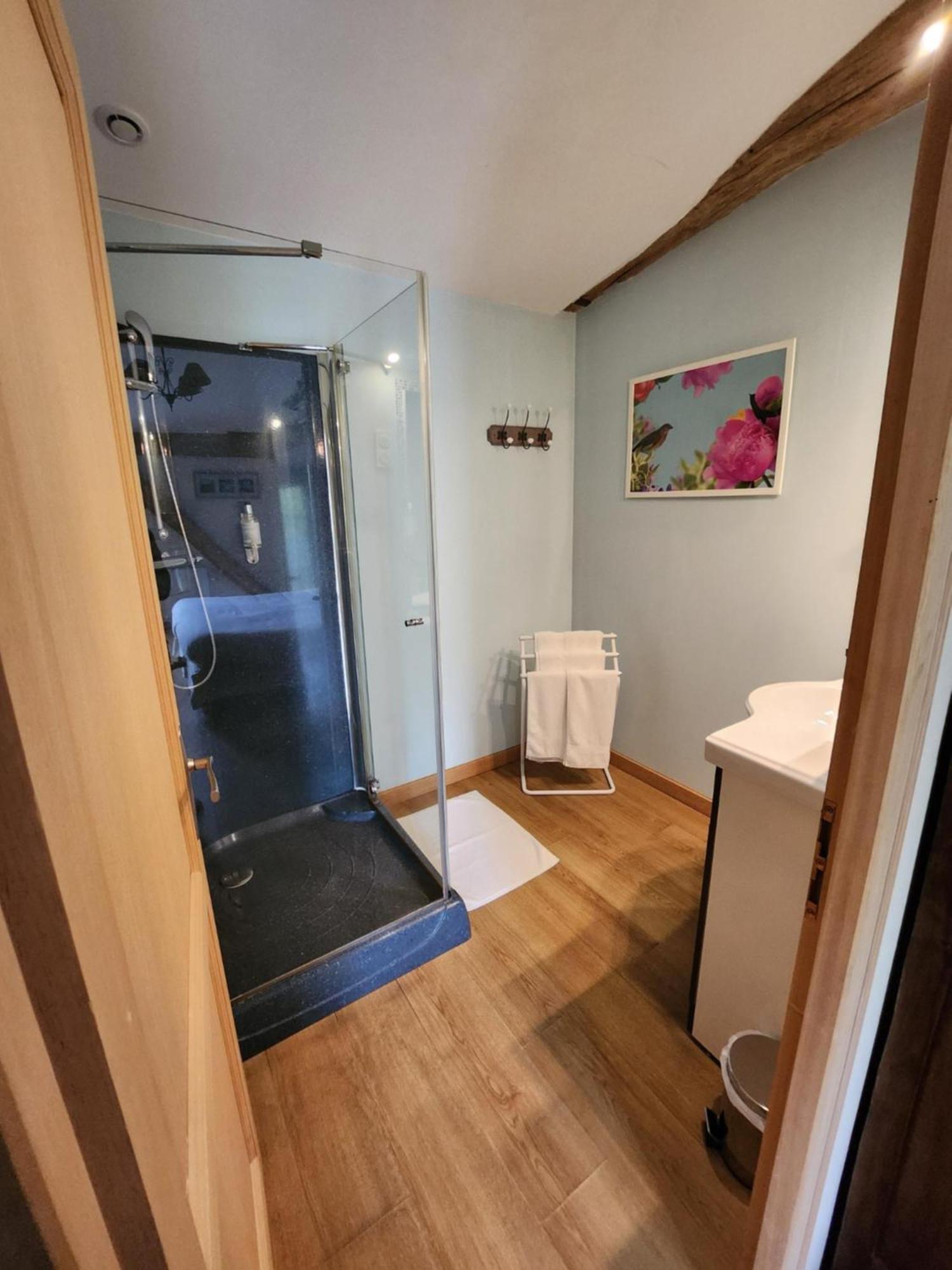 Hotel La Tour Perrier Eyrans-de Soudiac Екстериор снимка